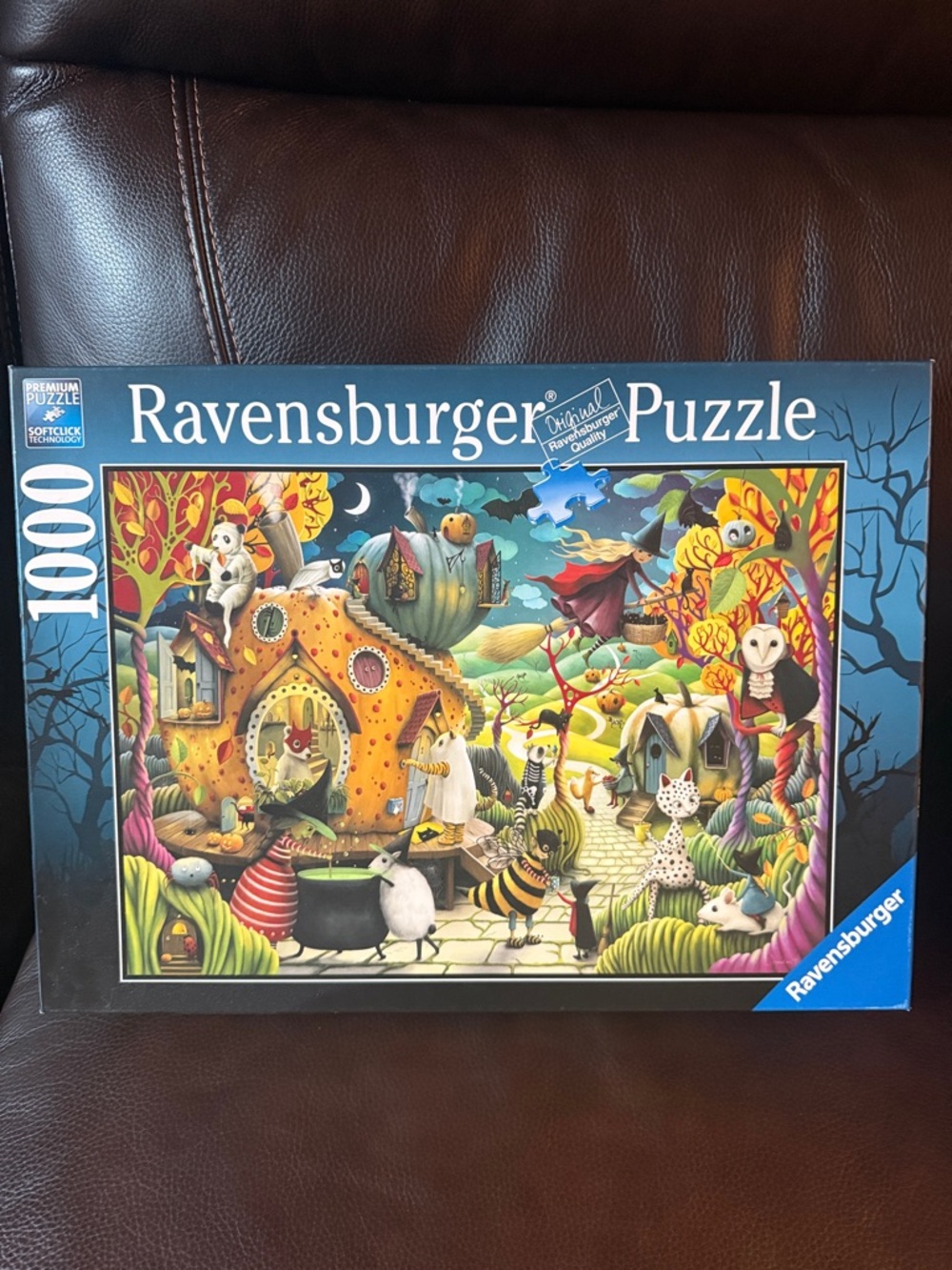 Ravensburger Happy Halloween  Puzzle.  Complete.   1000 pieces.